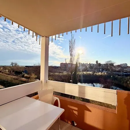 Location Cap D Apartment